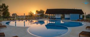 Bazén v ubytování Cherhana Resort nebo v jeho okolí