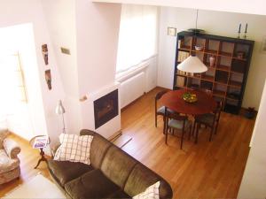 a living room with a couch and a table at Residenza Alice 2 - Toscana mare e monti in Camaiore