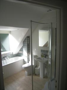Phòng tắm tại Brockenhurst Apartments