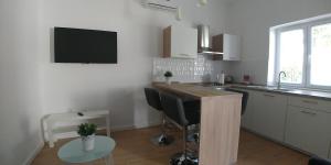 Кухня или мини-кухня в APARTMAN ERCEGOVIĆ
