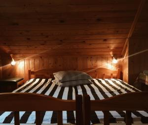 Postel nebo postele na pokoji v ubytování Guest House Viesu Māja Klētnieki