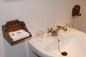 A bathroom at Casa Rural Celtia Még 37 kép