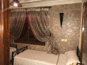 Rúm í herbergi á Riad Dar Mesouda