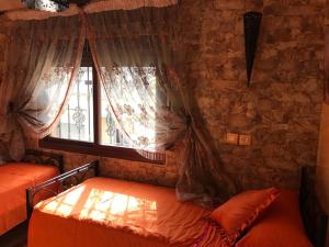 Postel nebo postele na pokoji v ubytování Riad Dar Mesouda