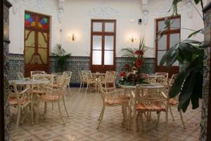 Reštaurácia alebo iné gastronomické zariadenie v ubytovaní Hotel Restaurante Casa Julia