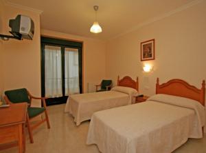 A bed or beds in a room at Hotel O Lagar