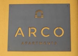 ポルトにあるアルコ アパートメンツのアコクラップ団体入場の標識
