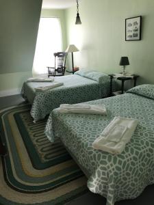 A bed or beds in a room at The 8th Maine Regiment Lodge and Museum