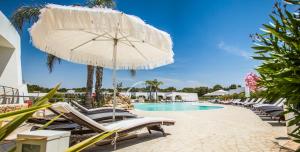 Bazén v ubytování La Casarana Wellness Ecoresort nebo v jeho okolí