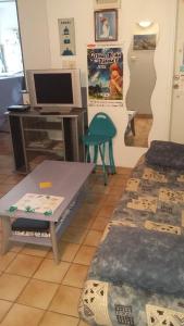 a room with a desk and a computer and a table at Gîte Anne et Jean in Pordic