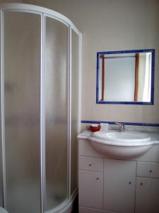 a bathroom with a shower and a sink at Casa Da Planicie in Reguengos de Monsaraz +60 photos