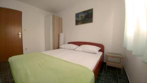 Postel nebo postele na pokoji v ubytování Apartmani Kaštelan