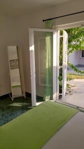 Postel nebo postele na pokoji v ubytování Apartmani Kaštelan