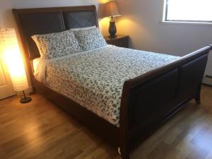 Postel nebo postele na pokoji v ubytování Vancouver Homestay Inn