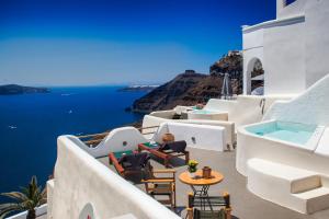 Afbeelding uit fotogalerij van Aperto Suites - Adults Only in Fira