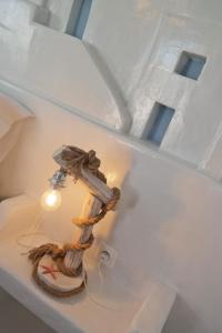 a room with a boat with a light on it at Villa Mozaik in Plaka