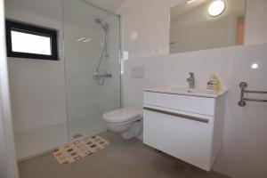 Koupelna v ubytování Apartments Pavić Valbandon + 66 fotografií