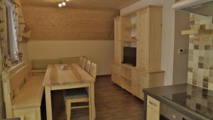 Kuchyňa alebo kuchynka v ubytovaní Horský apartmán Draps
