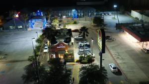 ボーモントにあるRegency Inn & Suites Beaumontのギャラリーの写真