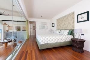 Posezení v ubytování Overthemoon Luxury Pool Villas + 29 fotografií