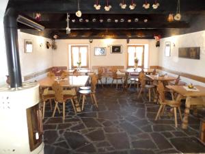 Restoran või mõni muu söögikoht majutusasutuses Rifugio Rinfreddo