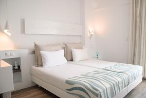 Postel nebo postele na pokoji v ubytování Kouros Seasight Hotel