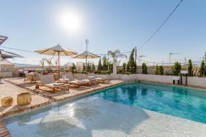 A piscina localizada em La Serena Boutique Hotel & Wellness - Altea ou nos arredores