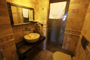 Kopalnica v nastanitvi Assos Behram Special Class Hotel Adults Only