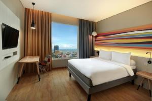 Postel nebo postele na pokoji v ubytování Ibis Styles Makassar Sam Ratulangi