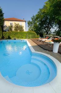 The swimming pool at or close to B&B Villa Le Terrazze