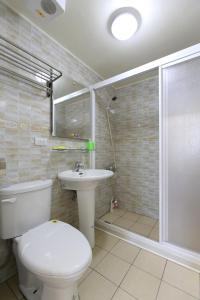 a bathroom with a toilet and a sink and a shower at Kimdawn Homestay in Jinsha +56 photos