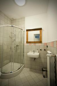 Kylpyhuone majoituspaikassa Willa Rufina