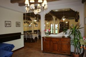 Lounge nebo bar v ubytování Locanda Antico Fighèr