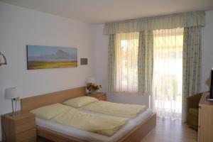 Кровать или кровати в номере Seehaus Jamek