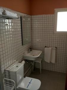 Koupelna v ubytování Apartamentos Mitreo + 26 fotografií