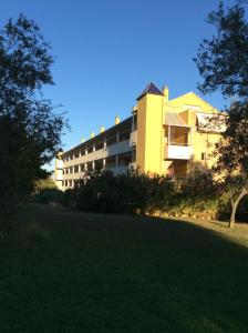 Budynek, w którym mieści się apartament