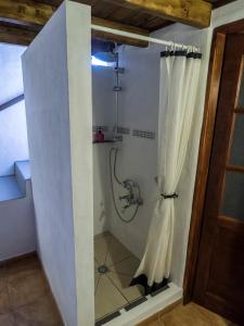 A bathroom at CR La Bohemia