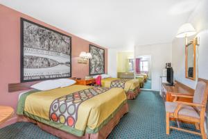 Postel nebo postele na pokoji v ubytování Super 8 by Wyndham Santee + 27 fotografií