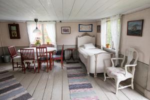 Postel nebo postele na pokoji v ubytování Thorstorps Gård B&B