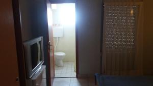 a bathroom with a toilet and a television at Apartments Villa Dadora in Sutomore +45 photos