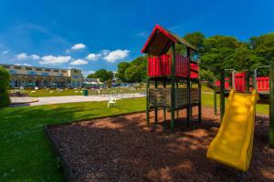 Langstone Cliff Hotel tesisinde çocuk oyun alanı