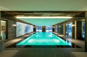 Bazén v ubytovaní Chalet Migui Luxury Living & Spa *****, Crans Montana alebo v jeho blízkosti