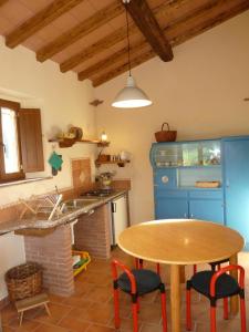 a kitchen with a table and a table and chairs at La Fattoria al Crocefisso in Pieve Fosciana