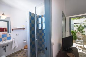 Koupelna v ubytování La Botica de Vejer