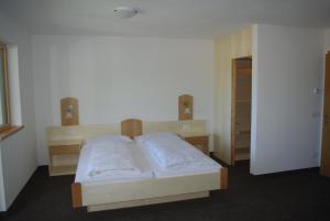 Postel nebo postele na pokoji v ubytování Hotel Montana