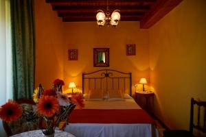 A bed or beds in a room at Casa Maricuelo