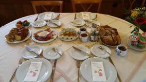Jedlo v ubytovaní bed & breakfast alebo blízkom okolí