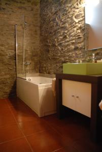 Vonios kambarys apgyvendinimo įstaigoje Masia d'en Valentí