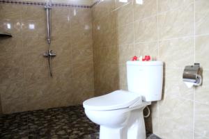 Bilik mandi di Maha Neka Villa +37 gambar