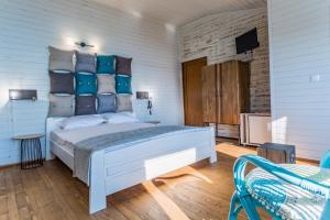 Ein Bett oder Betten in einem Zimmer der Unterkunft St Anastasia Hotel